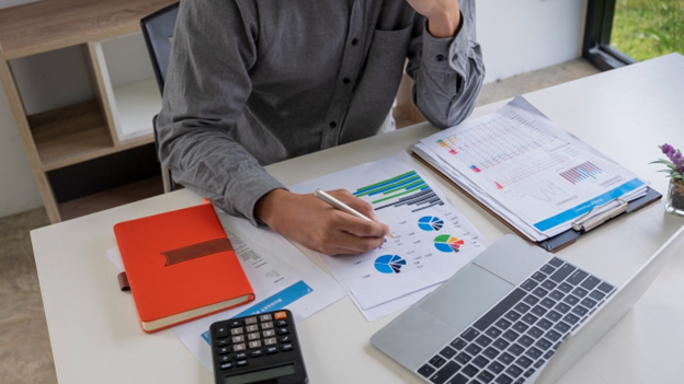 Enhance financial strategies in Northern Alberta's oil and gas sector with outsourced services. Learn the 5 advantages driving business success.